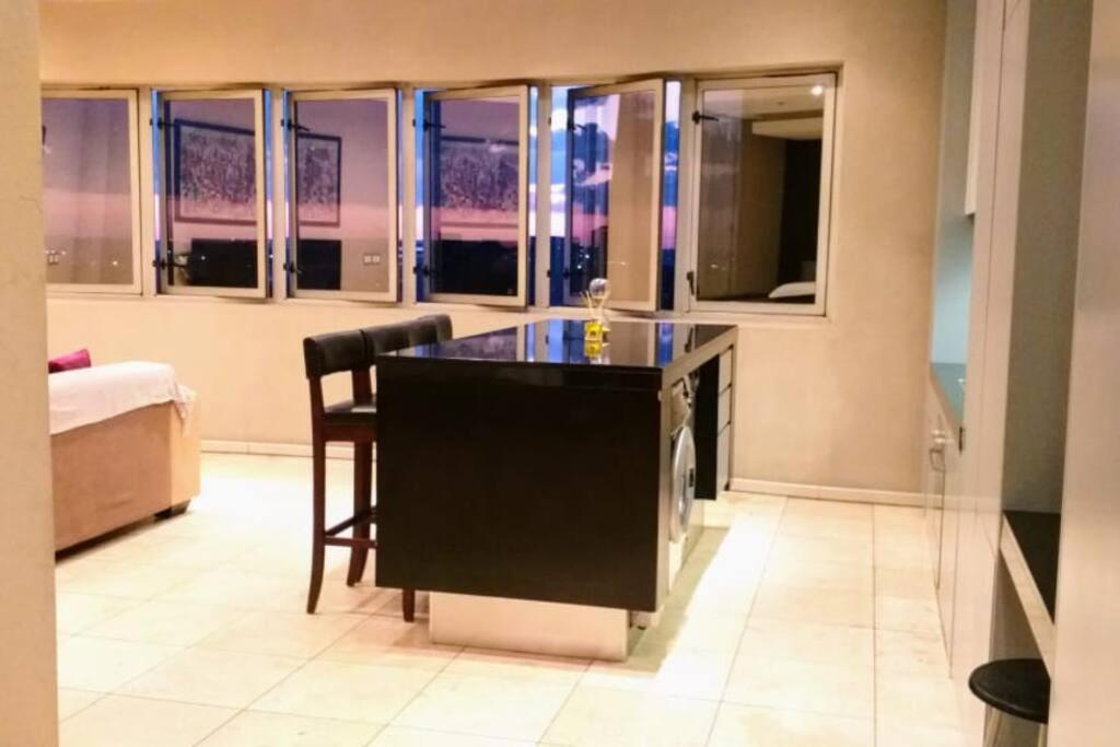 1007-Stunning Studio Apt With Incredible Joburg Views Joanesburgo Exterior foto